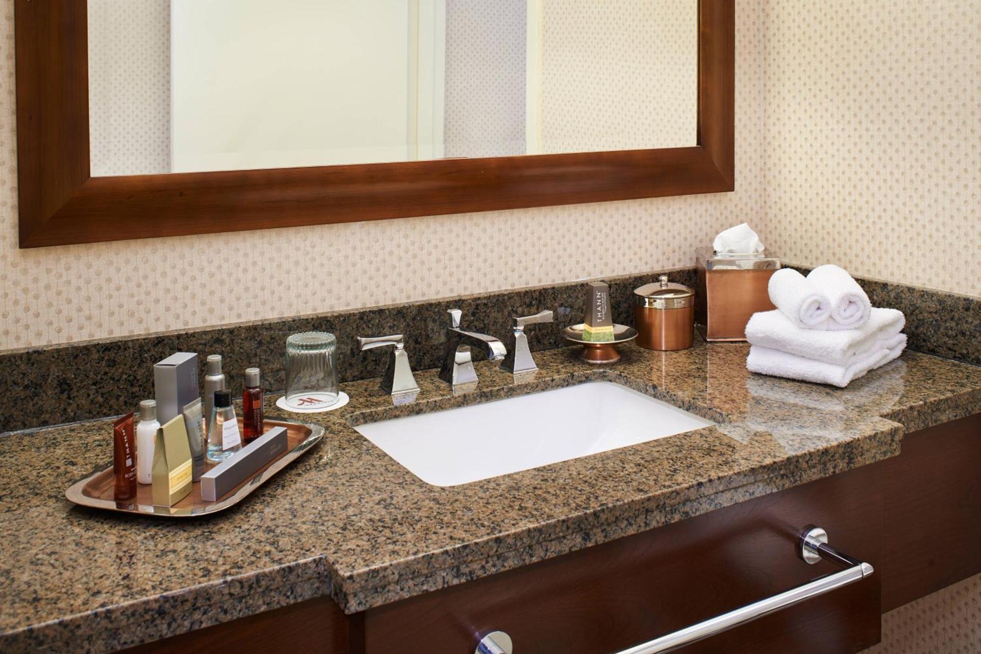 Detroit Marriott Livonia Otel Dış mekan fotoğraf