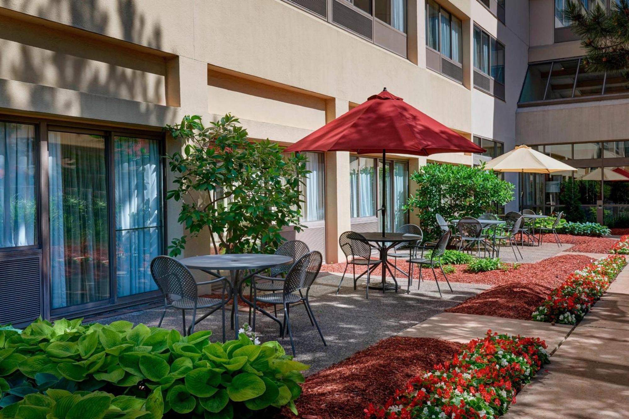 Detroit Marriott Livonia Otel Dış mekan fotoğraf