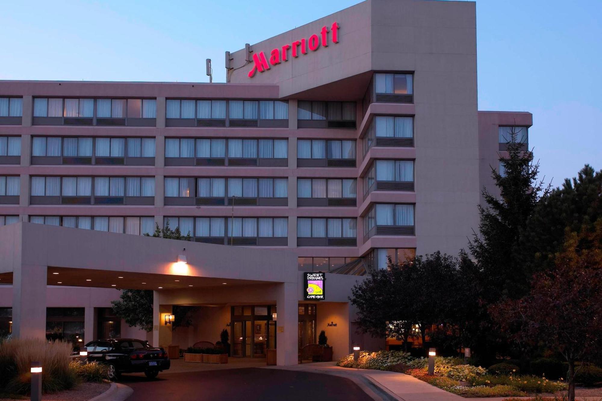 Detroit Marriott Livonia Otel Dış mekan fotoğraf