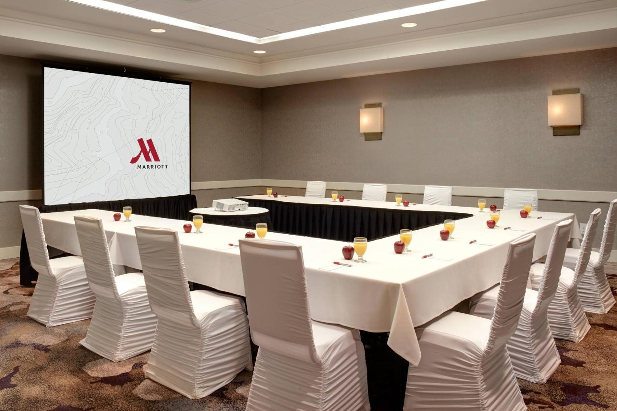 Detroit Marriott Livonia Otel Dış mekan fotoğraf